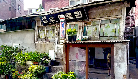  See remnants of old Seoul today by exploring Malli-dong, Jungnim-dong, and Cheongpa-dong.