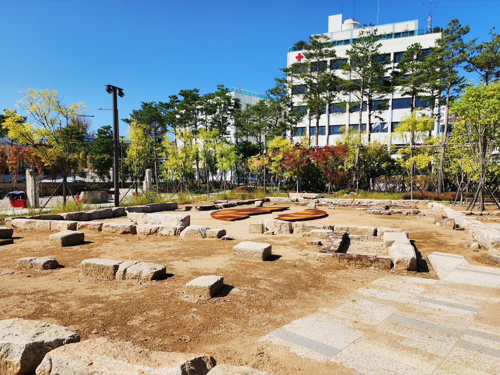 Traces of the remains of the residence of the Japanese Government-General of Korea during the Japanese colonial period.