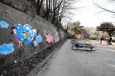 Yongbongjeong Neighborhood Park