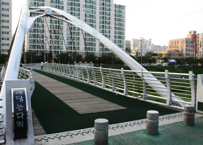 Bulgwangcheon Haedamneundari Bridge