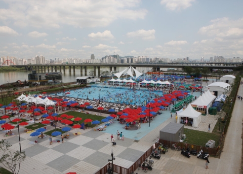 Yeouido Hangang Park Swimming Pool