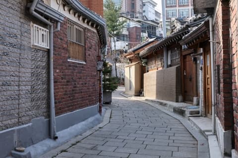 Walk Along Seochon’s Old Alleys